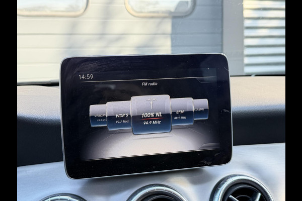 Mercedes-Benz CLA-Klasse Shooting Brake 180 AMG | Panoramadak | Camera | Navigatie | Carplay | Stoelverwarming |