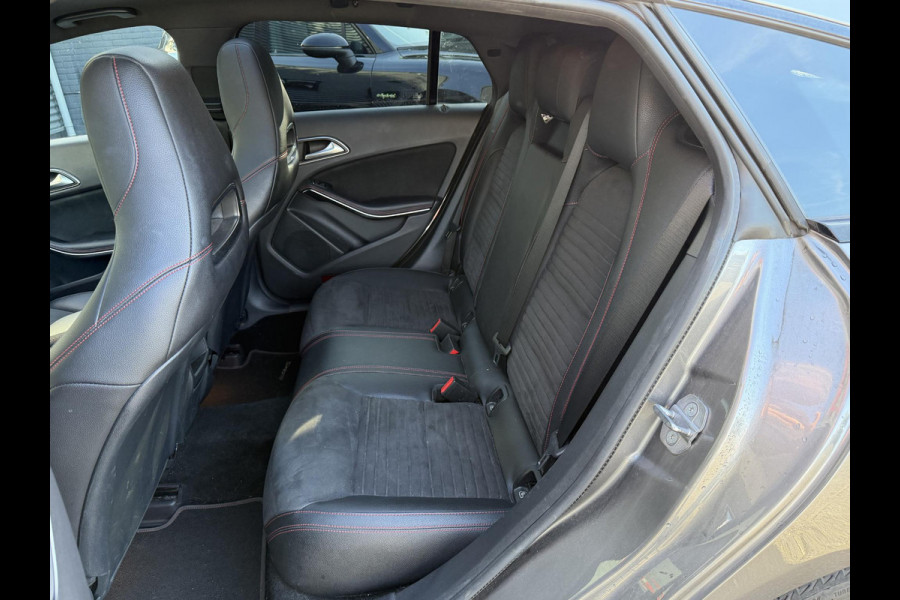 Mercedes-Benz CLA-Klasse Shooting Brake 180 AMG | Panoramadak | Camera | Navigatie | Carplay | Stoelverwarming |