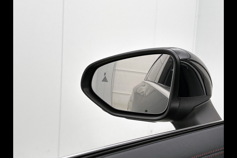 Mercedes-Benz CLA-Klasse Shooting Brake 250+ Business Solution AMG 85.5 kWh | Trekhaak | Panoramadak | Adapt. Cruise Control | Parkeerassistent | Smartphone Integratie |