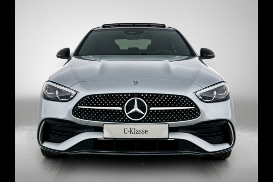 Mercedes-Benz C-Klasse 300 e 140 Years Edition | AMG line | Trekhaak | Panoramaschuifdak | 360°-camera | Nightpakket | Adapt. Cruise Control |