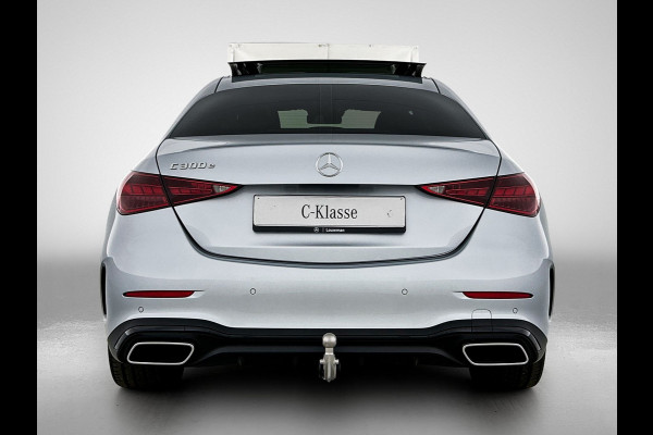 Mercedes-Benz C-Klasse 300 e 140 Years Edition | AMG line | Trekhaak | Panoramaschuifdak | 360°-camera | Nightpakket | Adapt. Cruise Control |