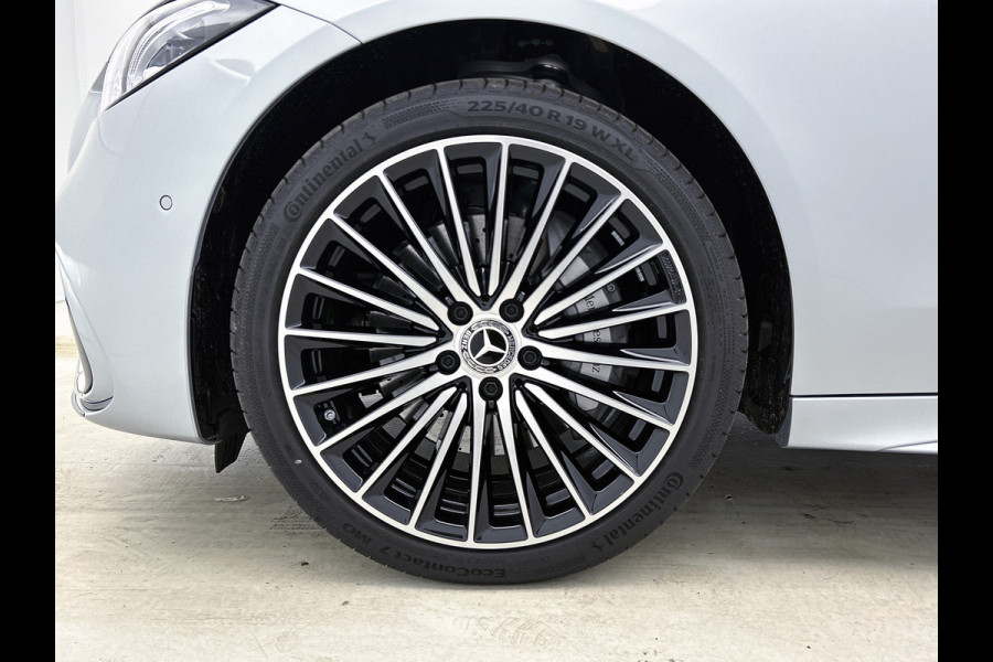 Mercedes-Benz C-Klasse 300 e 140 Years Edition | AMG line | Trekhaak | Panoramaschuifdak | 360°-camera | Nightpakket | Adapt. Cruise Control |
