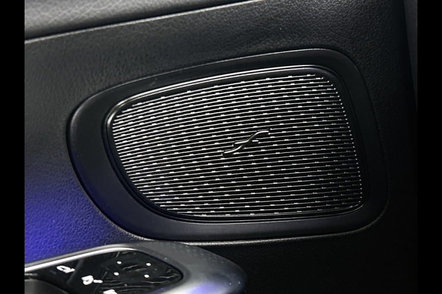 Mercedes-Benz C-Klasse 300 e 140 Years Edition | AMG line | Trekhaak | Panoramaschuifdak | 360°-camera | Nightpakket | Adapt. Cruise Control |