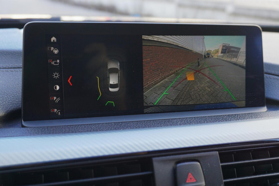 BMW 3 Serie 318i Edition M Sport Shadow Executive/19 Inch/ Carplay/Camera.