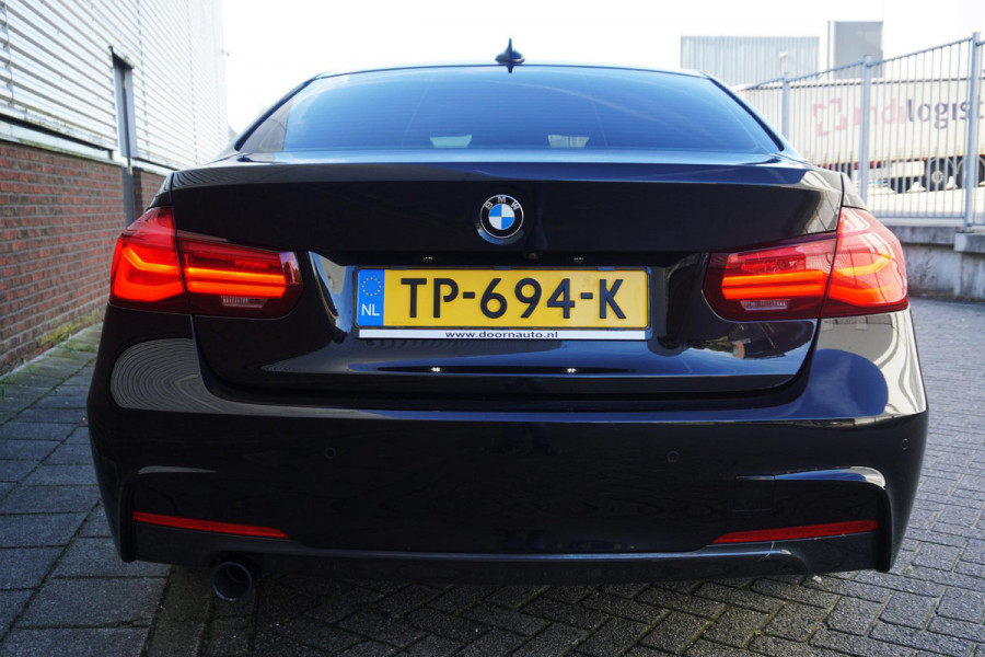 BMW 3 Serie 318i Edition M Sport Shadow Executive/19 Inch/ Carplay/Camera.