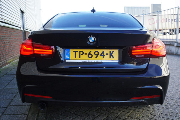 BMW 3 Serie 318i Edition M Sport Shadow Executive/19 Inch/ Carplay/Camera.