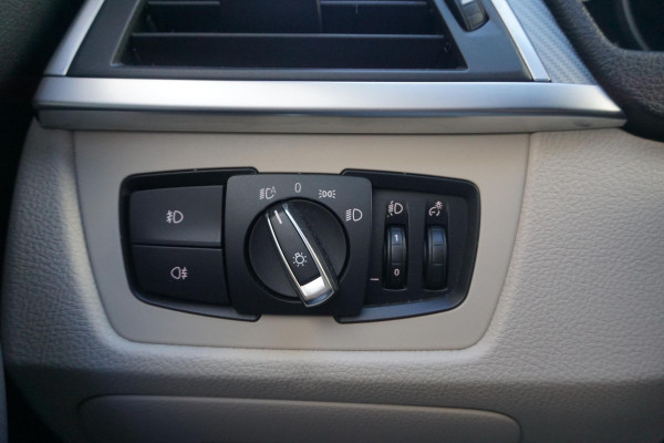 BMW 3 Serie 318i Edition M Sport Shadow Executive/19 Inch/ Carplay/Camera.