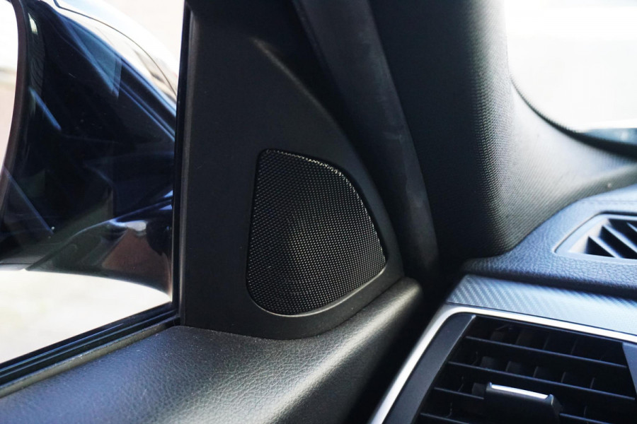 BMW 3 Serie 318i Edition M Sport Shadow Executive/19 Inch/ Carplay/Camera.