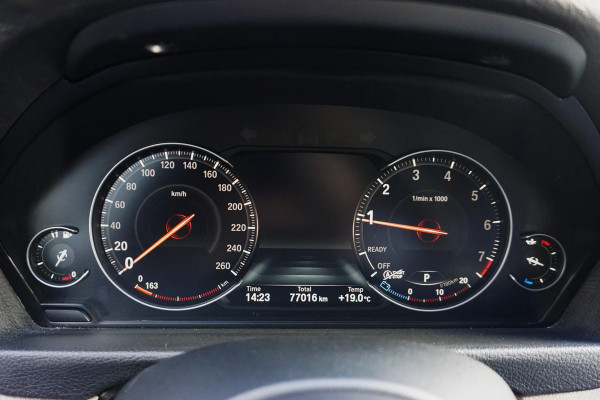 BMW 3 Serie 318i Edition M Sport Shadow Executive/19 Inch/ Carplay/Camera.