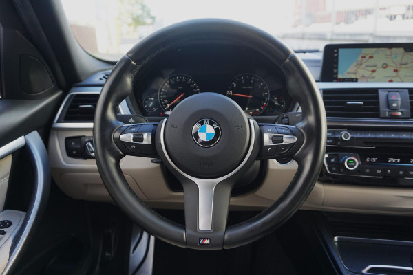 BMW 3 Serie 318i Edition M Sport Shadow Executive/19 Inch/ Carplay/Camera.