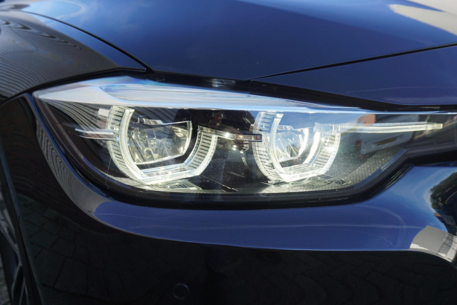 BMW 3 Serie 318i Edition M Sport Shadow Executive/19 Inch/ Carplay/Camera.