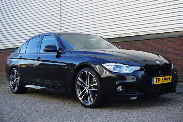 BMW 3 Serie 318i Edition M Sport Shadow Executive/19 Inch/ Carplay/Camera.