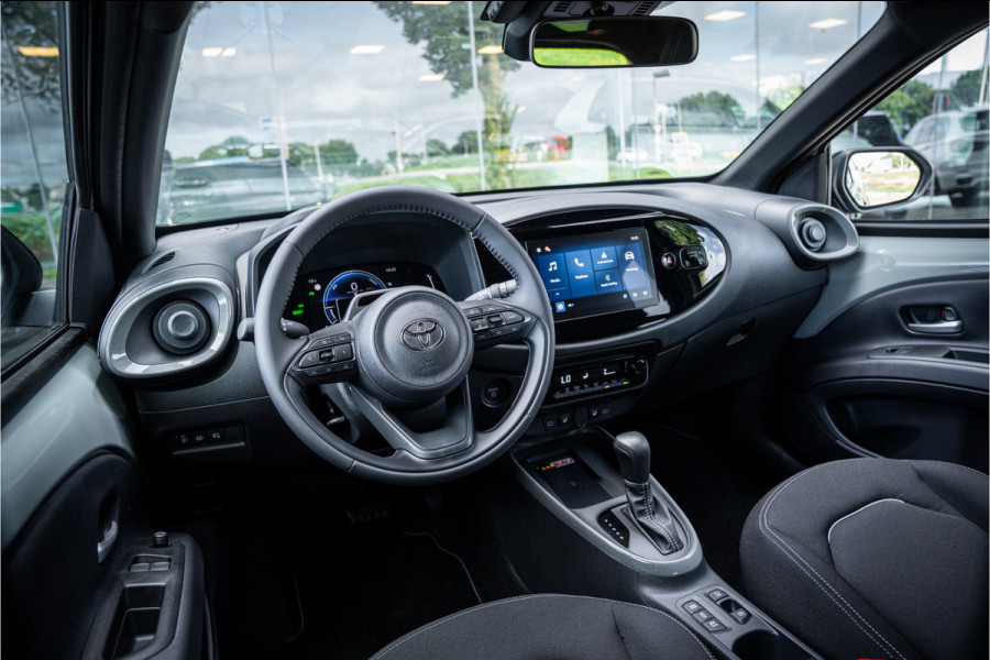 Toyota Aygo X Hybrid 115 pulse Automaat ** Stoelverwarming ** Camera ** Carplay ** Keyless