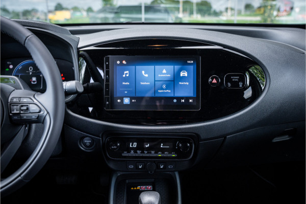 Toyota Aygo X Hybrid 115 pulse Automaat ** Stoelverwarming ** Camera ** Carplay ** Keyless
