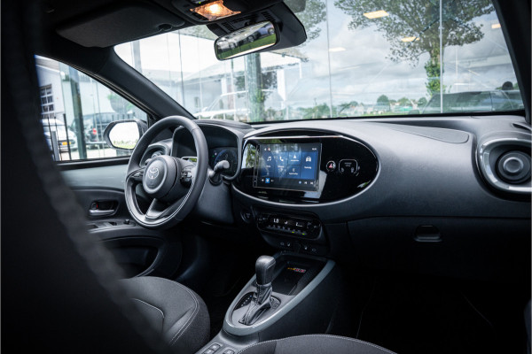 Toyota Aygo X Hybrid 115 pulse Automaat ** Stoelverwarming ** Camera ** Carplay ** Keyless