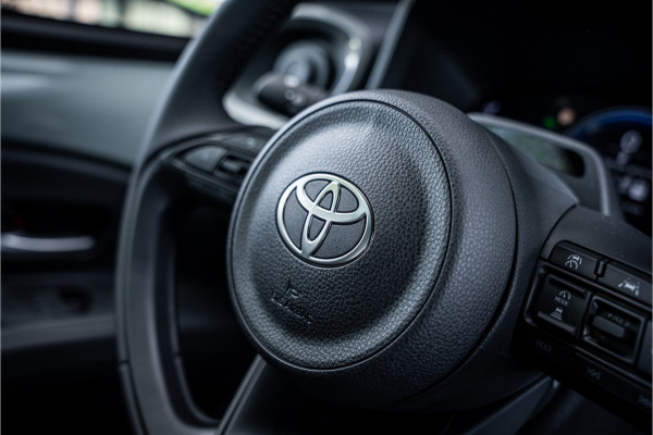 Toyota Aygo X Hybrid 115 pulse Automaat ** Stoelverwarming ** Camera ** Carplay ** Keyless