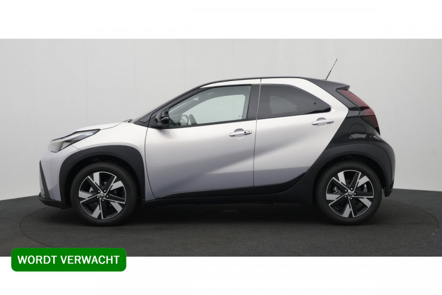 Toyota Aygo X Hybrid 115 pulse Automaat ** Stoelverwarming ** Camera ** Carplay ** Keyless