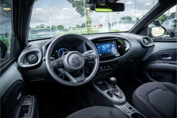 Toyota Aygo X Hybrid 115 pulse Automaat ** Stoelverwarming ** Camera ** Carplay ** Keyless