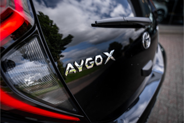 Toyota Aygo X Hybrid 115 pulse Automaat ** Stoelverwarming ** Camera ** Carplay ** Keyless