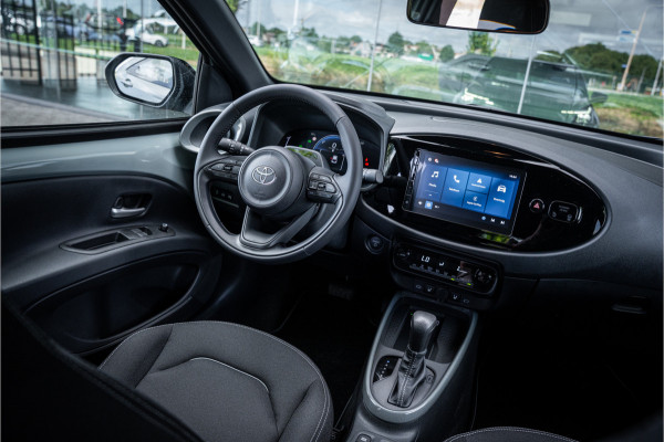 Toyota Aygo X Hybrid 115 pulse Automaat ** Stoelverwarming ** Camera ** Carplay ** Keyless