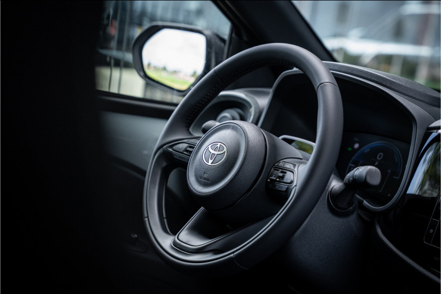 Toyota Aygo X Hybrid 115 pulse Automaat ** Stoelverwarming ** Camera ** Carplay ** Keyless