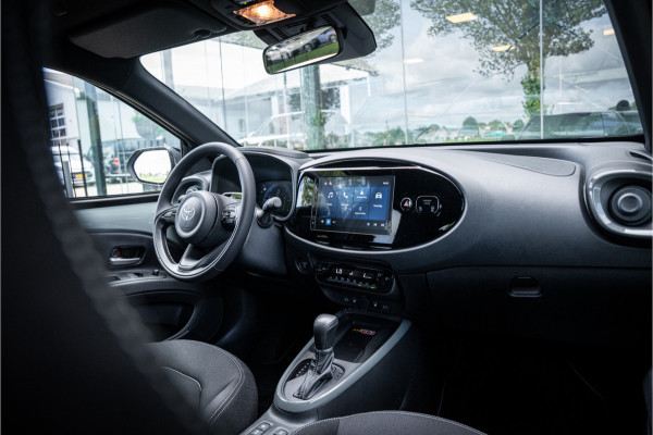 Toyota Aygo X Hybrid 115 pulse Automaat ** Stoelverwarming ** Camera ** Carplay ** Keyless
