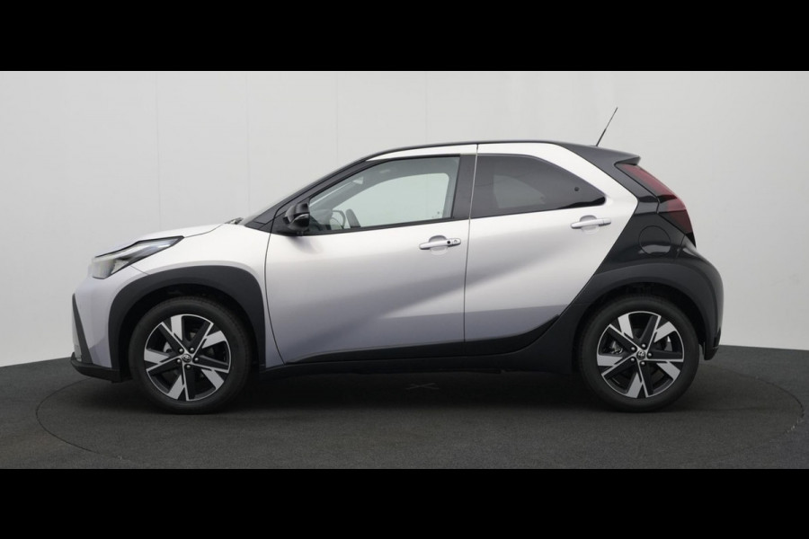Toyota Aygo X Hybrid 115 pulse Automaat ** Stoelverwarming ** Camera ** Carplay ** Keyless