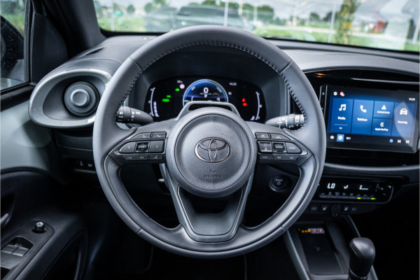 Toyota Aygo X Hybrid 115 pulse Automaat ** Stoelverwarming ** Camera ** Carplay ** Keyless