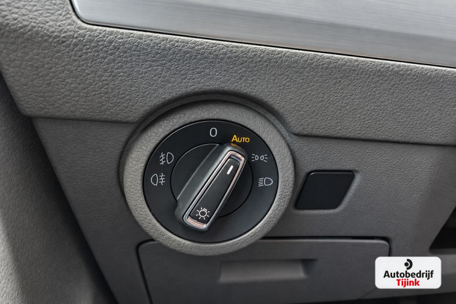 Volkswagen Transporter 2.0 TDI L2H1 150PK DSG DC Bulli | ACC | 2x Schuifdeur | LED | Virtual | Trekhaak | Sluithulp | Camera | App-connect | LMV |