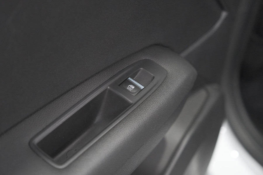 Renault Captur 1.6 E-Tech hybrid 145 SL Rive Gauche | Trekhaak | Camera | Apple Carplay | 9.3 Inch Grootscherm