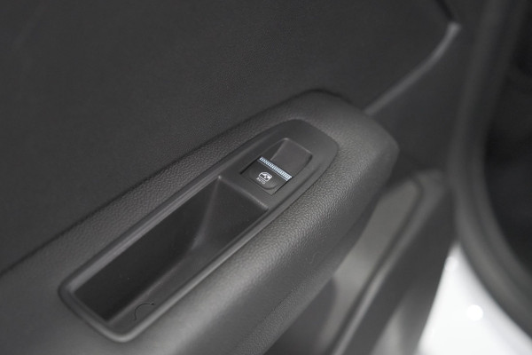 Renault Captur 1.6 E-Tech hybrid 145 SL Rive Gauche | Trekhaak | Camera | Apple Carplay | 9.3 Inch Grootscherm