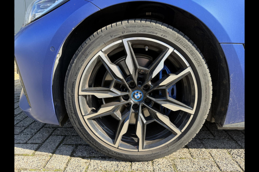 BMW i4 M50 High Executive 84 kWh 19"/Lederen M-stoelen + memory/Harman Kardon/Keyless/Camera/Adaptief M onderstel/Stoelverwarming