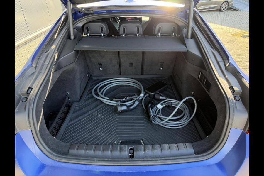 BMW i4 M50 High Executive 84 kWh 19"/Lederen M-stoelen + memory/Harman Kardon/Keyless/Camera/Adaptief M onderstel/Stoelverwarming