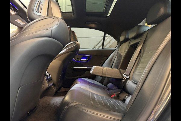 Mercedes-Benz C-Klasse 300 e AMG LINE |PANO|FABRIEKSGARANTIE|SFEERVERLICHTING|GLASCOATING|CARPLAY|DEALER ONDERHOUDEN|19INCH|313PK|