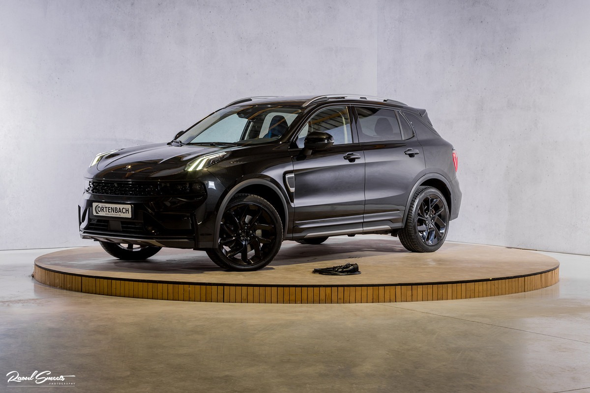 Lynk & Co 01 1.5 Full Black | ALL-IN PRIJZEN – inclusief onderhoud, originele Lynk & Co software-update en 1 jaar BOVAG-garantie | Adaptieve cruise | Panoramadak | Blis | Memory |