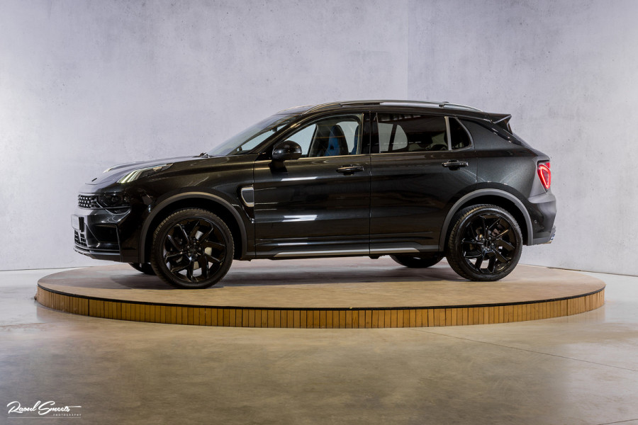 Lynk & Co 01 1.5 Full Black | ALL-IN PRIJZEN – inclusief onderhoud, originele Lynk & Co software-update en 1 jaar BOVAG-garantie | Adaptieve cruise | Panoramadak | Blis | Memory |