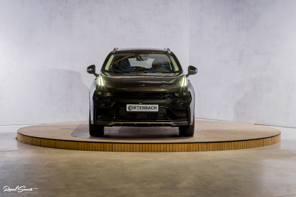 Lynk & Co 01 1.5 Full Black | ALL-IN PRIJZEN – inclusief onderhoud, originele Lynk & Co software-update en 1 jaar BOVAG-garantie | Adaptieve cruise | Panoramadak | Blis | Memory |