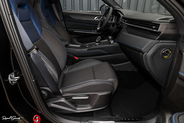 Lynk & Co 01 1.5 Full Black | ALL-IN PRIJZEN – inclusief onderhoud, originele Lynk & Co software-update en 1 jaar BOVAG-garantie | Adaptieve cruise | Panoramadak | Blis | Memory |