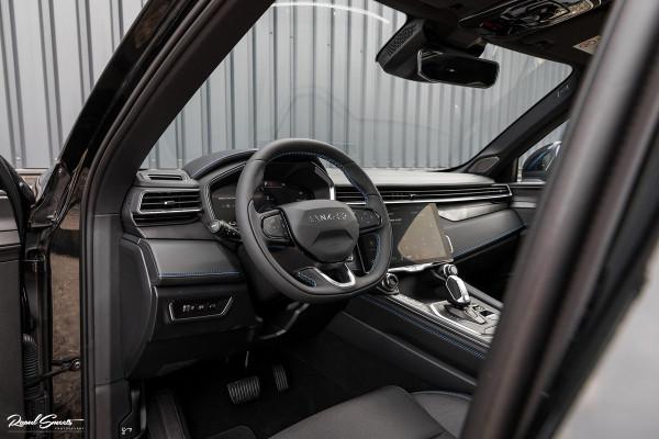Lynk & Co 01 1.5 Full Black | ALL-IN PRIJZEN – inclusief onderhoud, originele Lynk & Co software-update en 1 jaar BOVAG-garantie | Adaptieve cruise | Panoramadak | Blis | Memory |