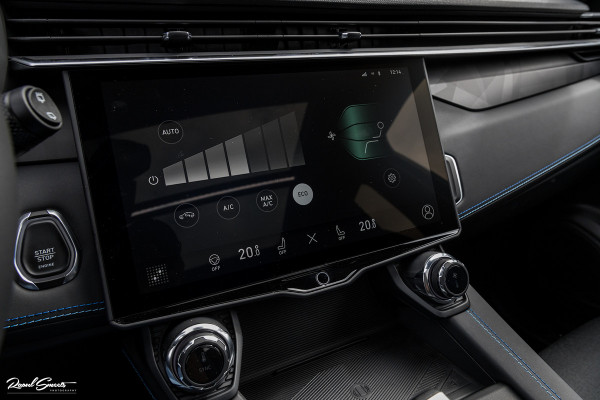Lynk & Co 01 1.5 Full Black | ALL-IN PRIJZEN – inclusief onderhoud, originele Lynk & Co software-update en 1 jaar BOVAG-garantie | Adaptieve cruise | Panoramadak | Blis | Memory |