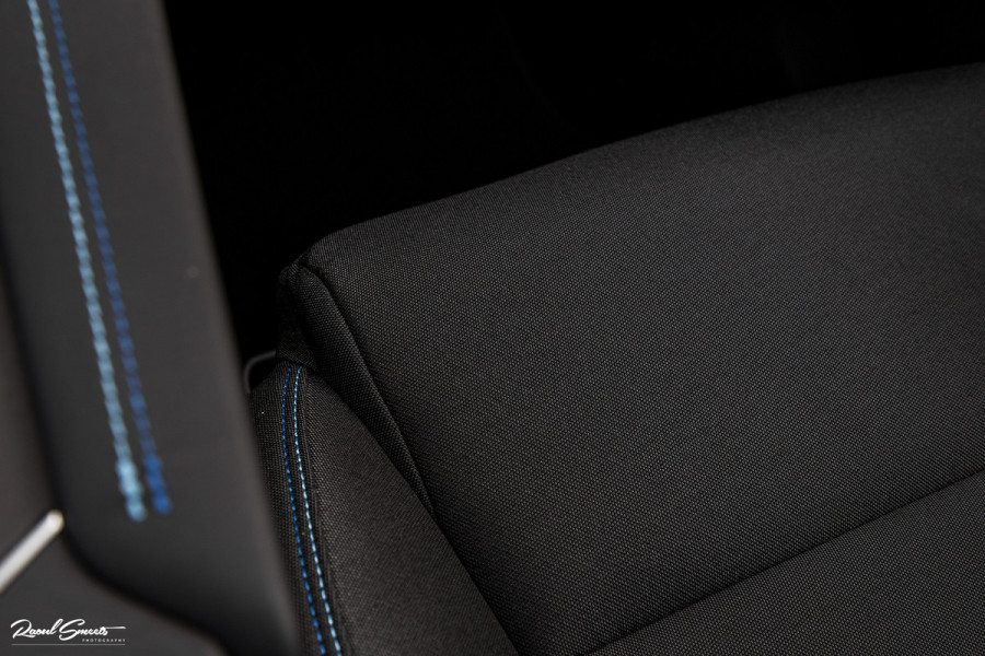Lynk & Co 01 1.5 Full Black | ALL-IN PRIJZEN – inclusief onderhoud, originele Lynk & Co software-update en 1 jaar BOVAG-garantie | Adaptieve cruise | Panoramadak | Blis | Memory |