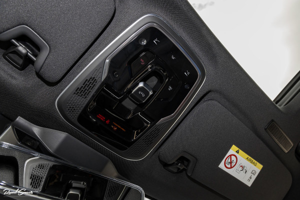 Lynk & Co 01 1.5 Full Black | ALL-IN PRIJZEN – inclusief onderhoud, originele Lynk & Co software-update en 1 jaar BOVAG-garantie | Adaptieve cruise | Panoramadak | Blis | Memory |