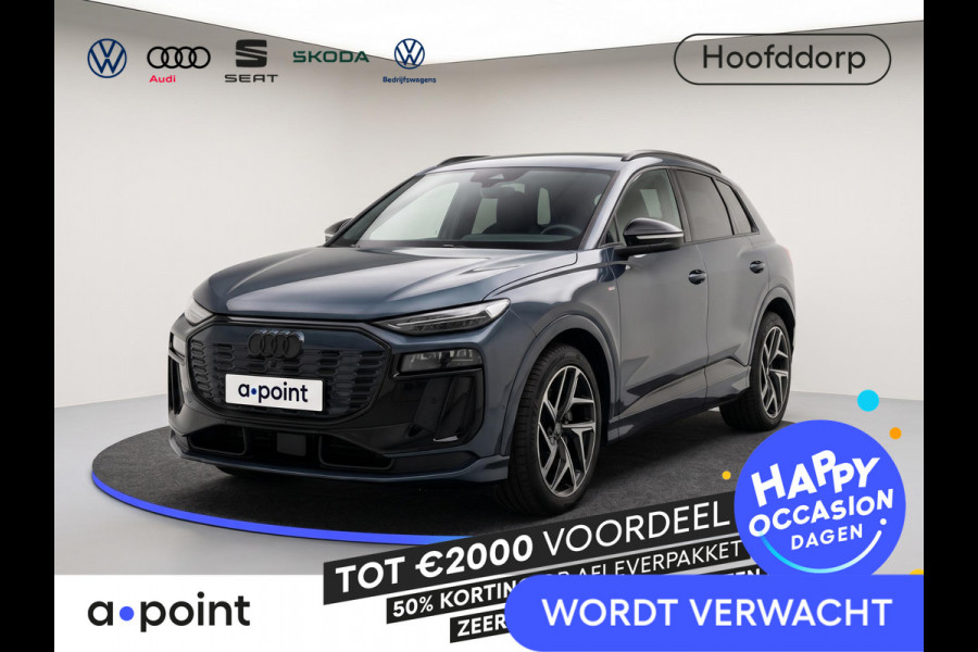 Audi Q6 e-tron S edition 83 kWh 252 pk | Warmtepomp | Navigatie | Trekhaak (wegklapbaar) | Parkeersensoren (Park assist) | Rondomzicht camera | Multimedia scherm passagier | Stoel ventilatie | Luchtvering | S-Line |