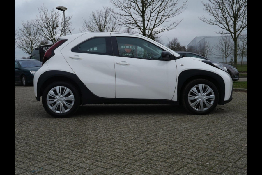 Toyota Aygo X 1.0 VVT-i MT Play