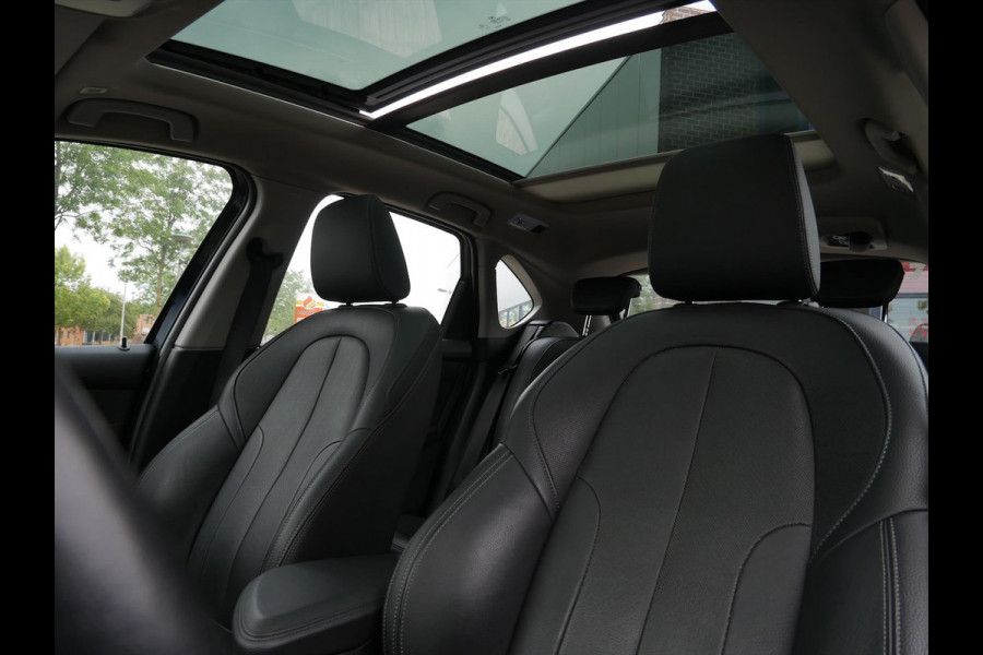 BMW 2 Serie Active Tourer 218ia Automaat High Executive Luxury Edition | Panoramadak | HiFi | Camera |