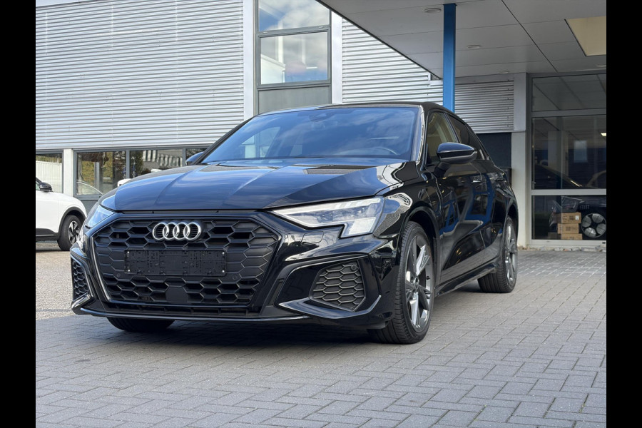 Audi A3 Sportback 45 TFSI e S edition Competition | Matrix LED |  18 inch | B&O Audio | Camera | Adaptive cruise control | Elektrisch verstelbare stoel(en) met geheugen | Head up Display | Keyless entry