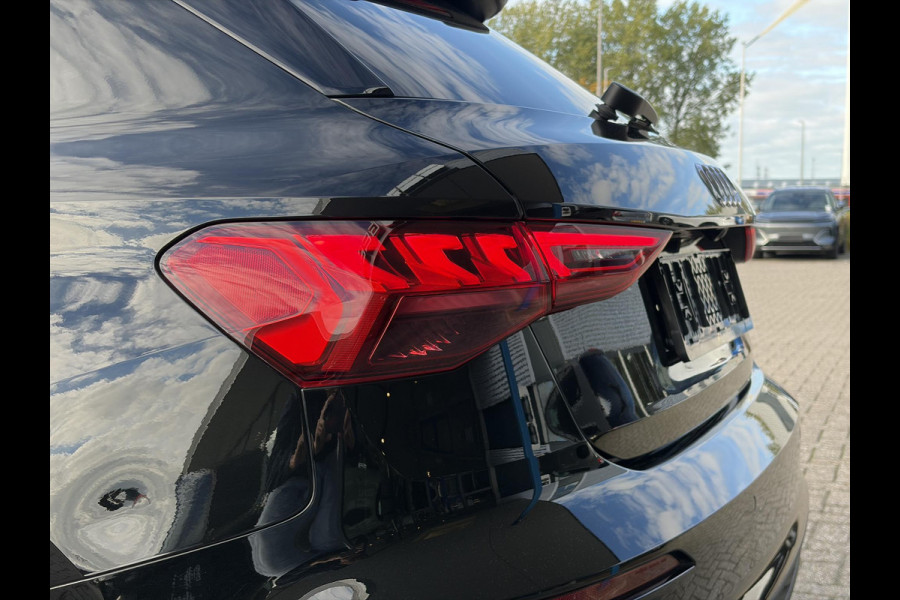 Audi A3 Sportback 45 TFSI e S edition Competition | Matrix LED |  18 inch | B&O Audio | Camera | Adaptive cruise control | Elektrisch verstelbare stoel(en) met geheugen | Head up Display | Keyless entry