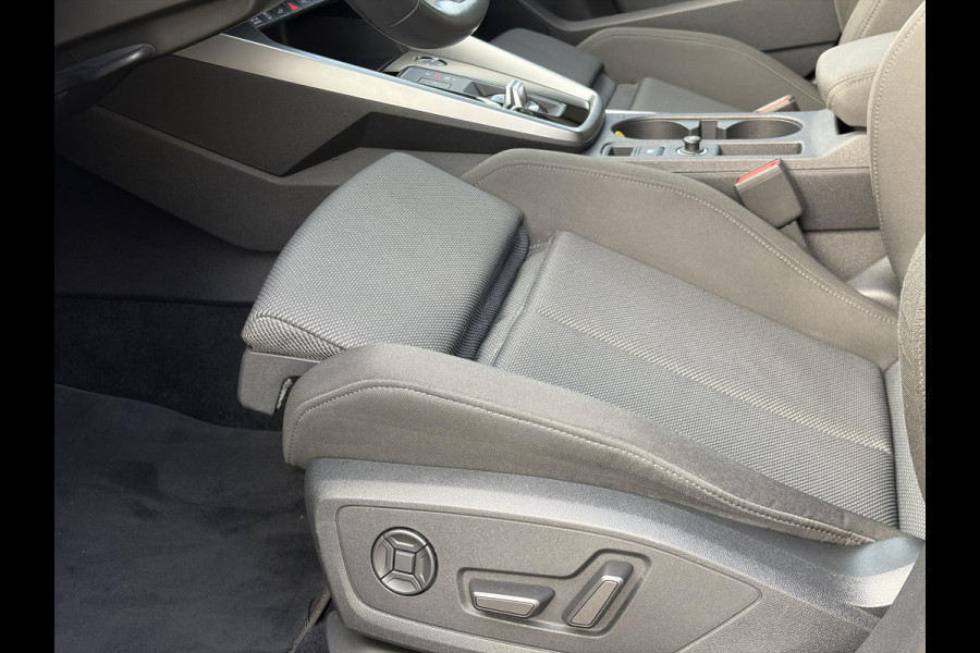 Audi A3 Sportback 45 TFSI e S edition Competition | Matrix LED |  18 inch | B&O Audio | Camera | Adaptive cruise control | Elektrisch verstelbare stoel(en) met geheugen | Head up Display | Keyless entry