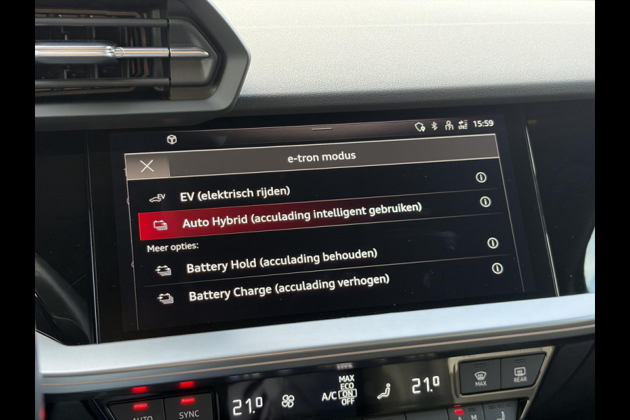 Audi A3 Sportback 45 TFSI e S edition Competition | Matrix LED |  18 inch | B&O Audio | Camera | Adaptive cruise control | Elektrisch verstelbare stoel(en) met geheugen | Head up Display | Keyless entry
