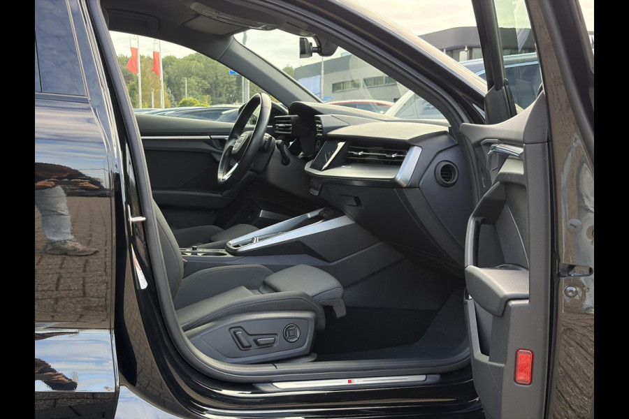 Audi A3 Sportback 45 TFSI e S edition Competition | Matrix LED |  18 inch | B&O Audio | Camera | Adaptive cruise control | Elektrisch verstelbare stoel(en) met geheugen | Head up Display | Keyless entry